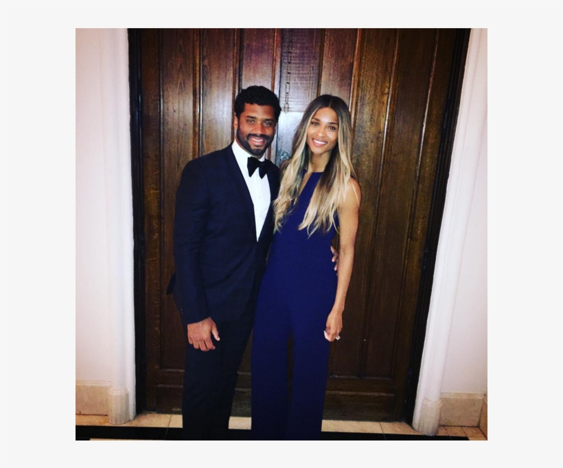 Russell Wilson Et Sa Fiancée Ciara Assistaient Le 16 - Steve Crown And Wife, transparent png #1698415