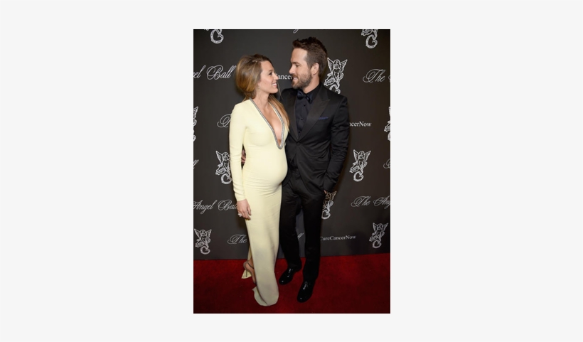 Blake Lively's Pregnancy Style - Ryan Reynolds Wife Pregnant, transparent png #1836500