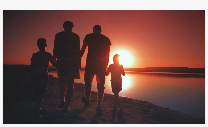 4 Person Family Walking On The Beach Holding, transparent png #2422844