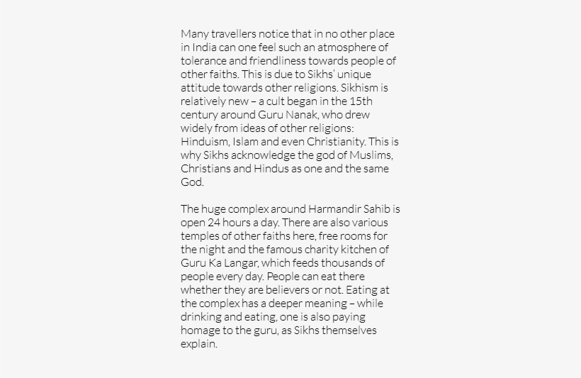 4 Entrances Symbolise The Openness Of Sikhs Towards - Hogwarts House Aesthetic, transparent png #2485035