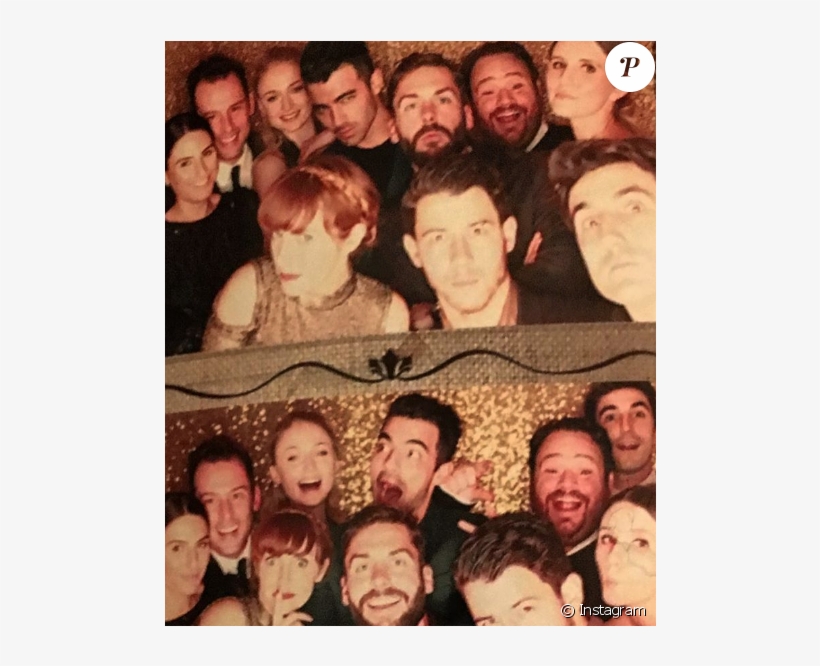 Nick Jonas Ainsi Que Son Frère Joe Accompagné De Sa - Joe Jonas, transparent png #2788405