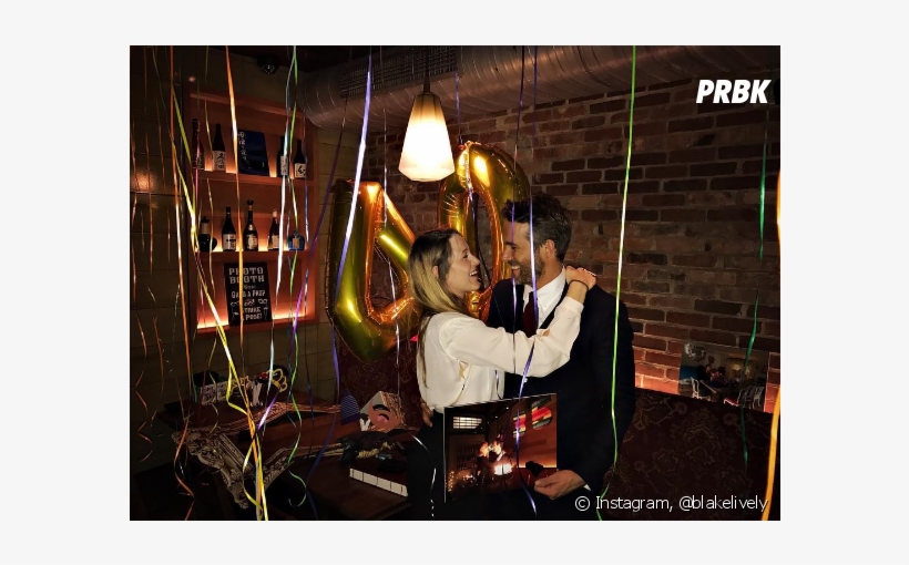 Blake Lively Et Ryan Reynolds En Amoureux À L'anniversaire - Blake Lively Ryan Reynolds Ireland, transparent png #2826106