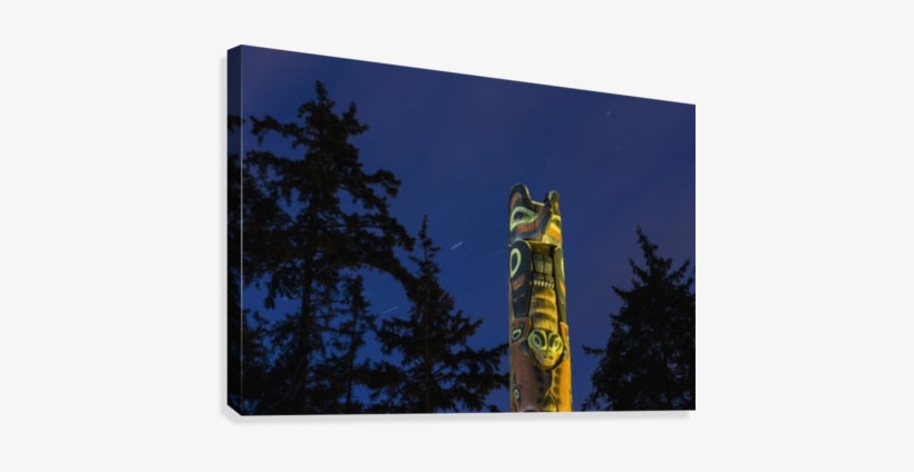 A Large Totem Pole Lit Up At Night In Sitka National - Totem Poles Totem Night, transparent png #2864529