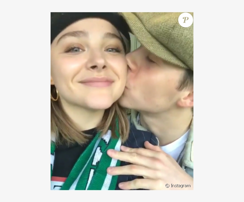 Chloe Moretz Et Brooklyn Beckham À Dublin - Chloe Grace Moretz Ireland, transparent png #2865371