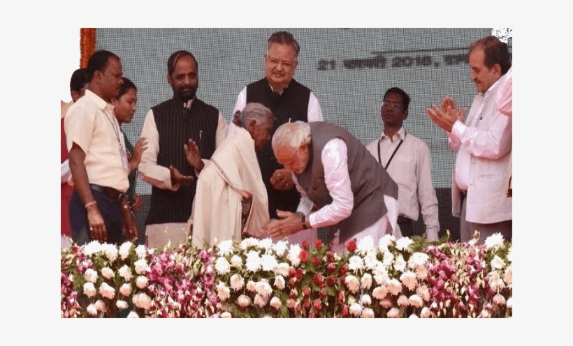 Image Of Kunwar Bai With Pm Narendra Bhai Modi - Kunwar Bai Modi, transparent png #317040