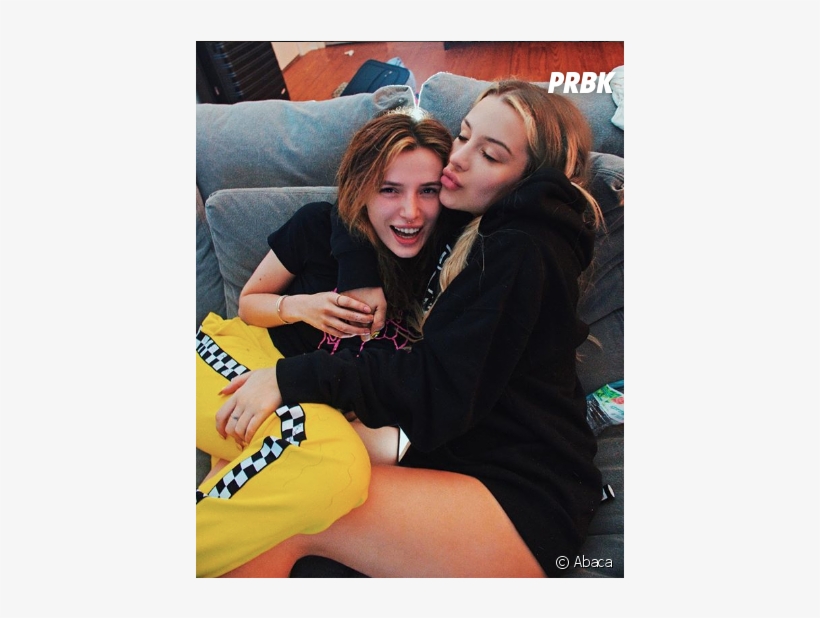 Bella Thorne En Couple Avec L'influenceuse Tana Mongeau - Bella Thorne And Tana Mongeau, transparent png #3277618