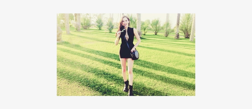 Zoey Deutch Wallpaper Possibly Containing A Hip Boot - Zoey Deutch Coachella, transparent png #3446613