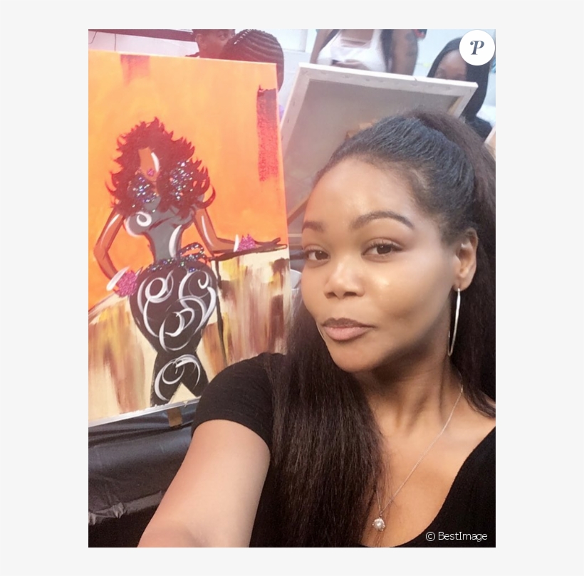 Kitti Jones Affirme Avoir Partagé Le Quotidien De R - Girl, transparent png #3690284