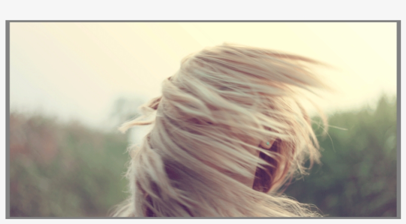 Son La Última Tendencia En Coloración - Blonde Long Hair Melancholic Woman, transparent png #4022689