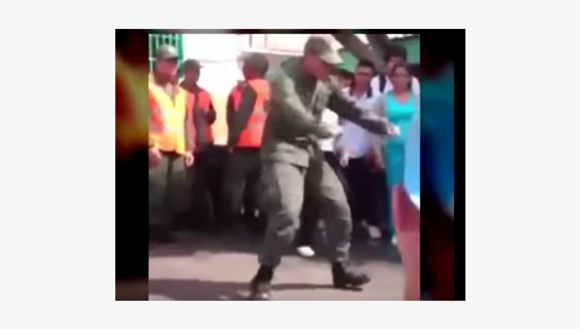 Un Joven Militar Baila Entre La Gente - Dance, transparent png #4193117