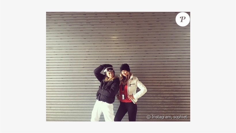 Sophie Turner Est À Mammoth Montain Avec Une Amie En - Photograph, transparent png #4904525