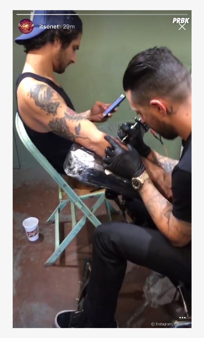 Tyler Posey Se Fait Tatouer En Direct Sur Instagram - Le Tatouage De Tyler Posey, transparent png #4911223