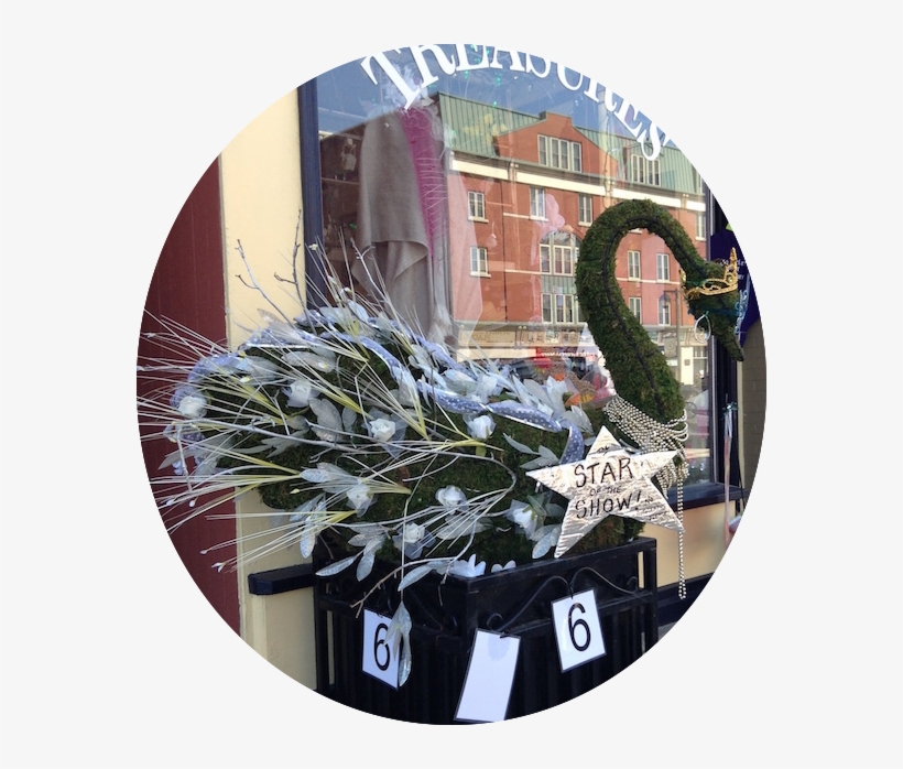 Topiary Swans Decorate The Commercial Area - Label, transparent png #5126538