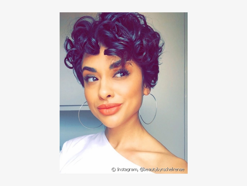 A Franja Cacheada Pode Ser Feita Em Modelos Mais Alongados - Curly Pixie Haircuts 2017, transparent png #5232357