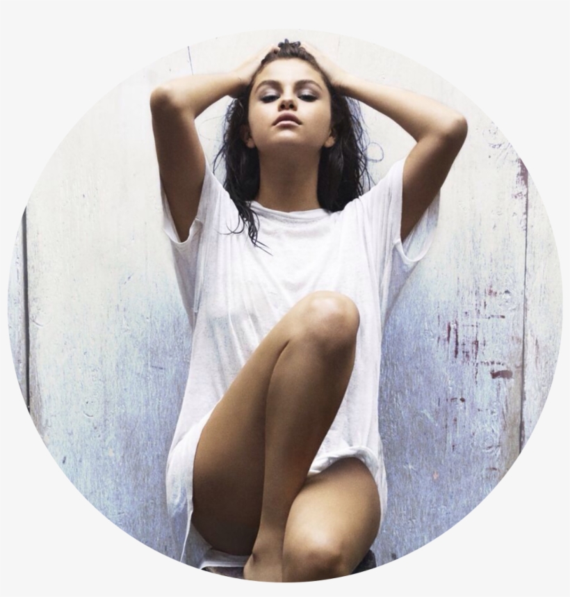 Selena gomez undressed in medium