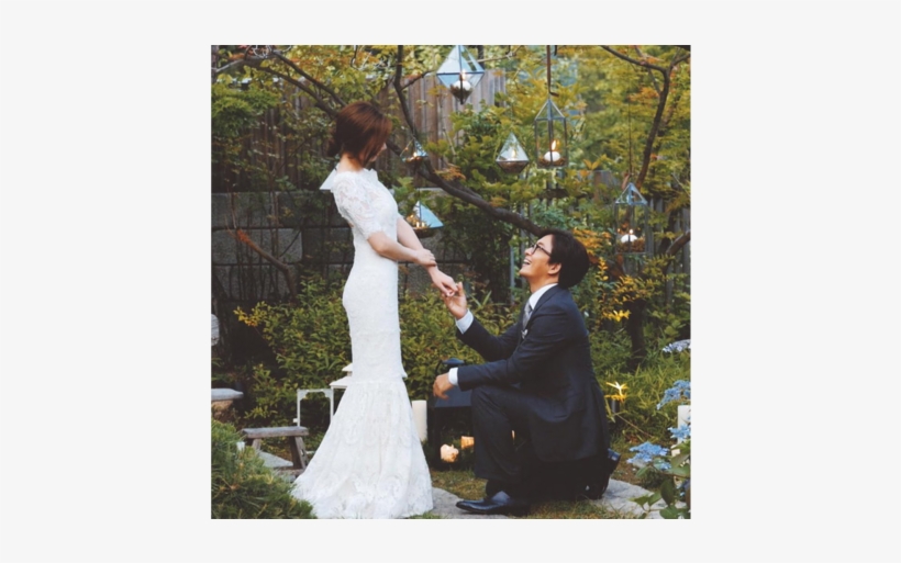 A Photo Of Bae Yong Joon And Park Soo Jin (left) Which - 배용준 박수진 피로연, transparent png #5511186