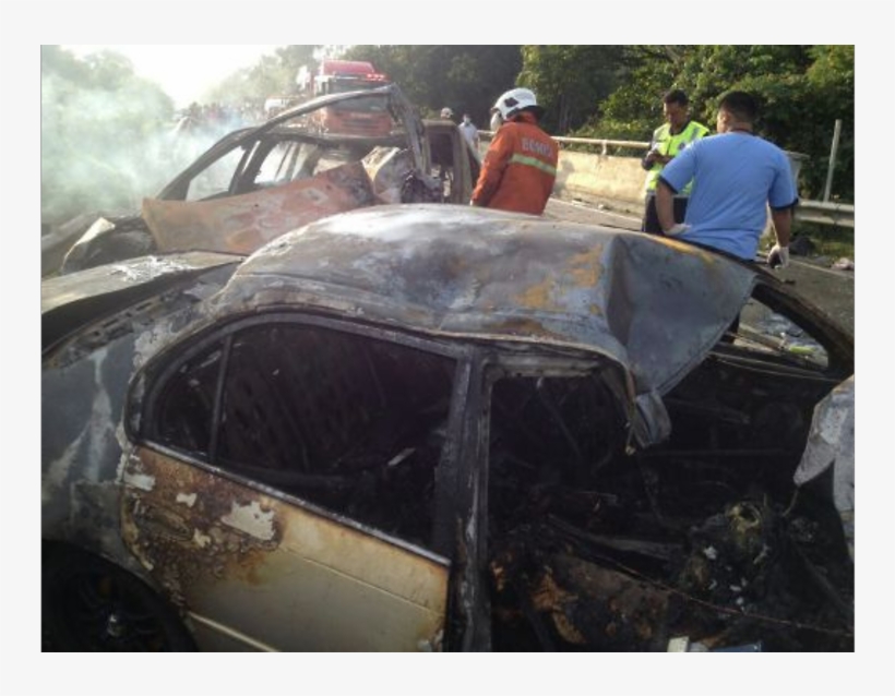 Singapore Car Crashes In Malaysia With Boy As Sole - Singapore Car Accident In Malaysia, transparent png #5713390