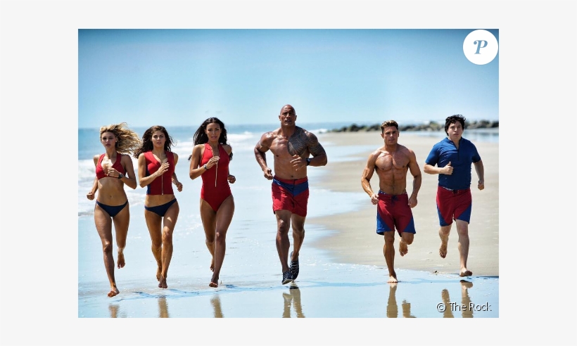 Dwayne Johnson Et Zac Efron Avec Leur Team De Baywatch - Zac Efron The Rock Baywatch, transparent png #5806815