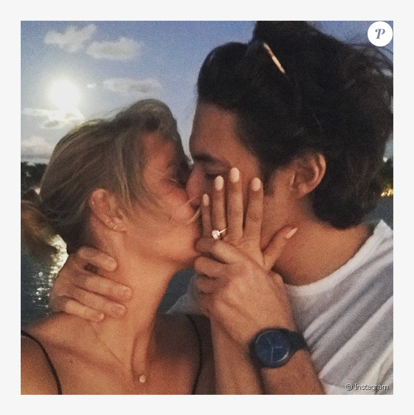 Claire Holt Et Son Compagnon Andrew Joblon Sur Une, transparent png #6552594