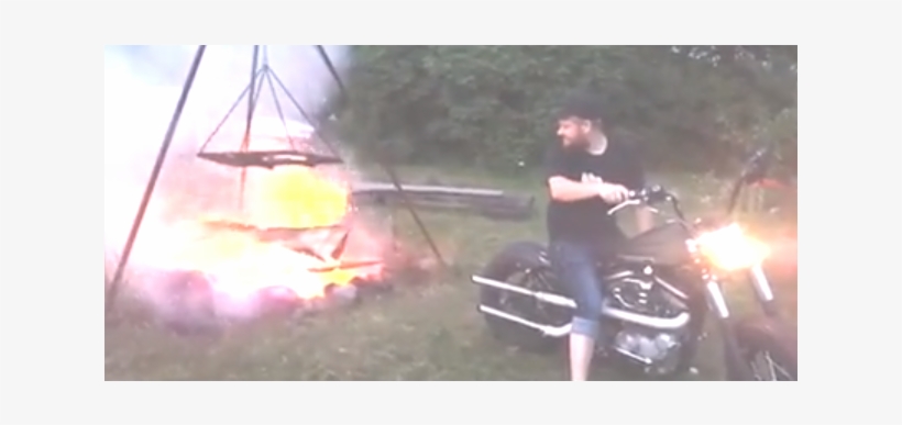 Usa Una Harley Davidson Para Prender Una Fogata, transparent png #6823587