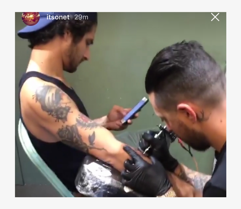 Tyler Posey Se Fait Tatouer En Direct Sur Instagram - Tatouage De Teen Wolf, transparent png #709997