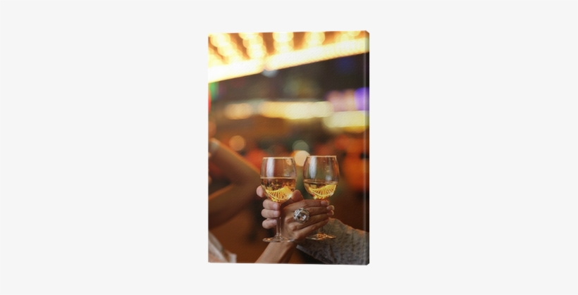 Hands Holding The Glasses Of Champagne Making A Toast - Manos Brindis, transparent png #936693