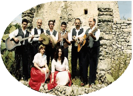 Dopo 16 Anni,nel 1998 Antonio Riesce A Coinvolgere - Social Group (446x324), Png Download