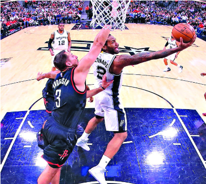 Kawhi Leonard Aportó 22 Puntos A La Victoria De San - Slam Dunk (667x375), Png Download