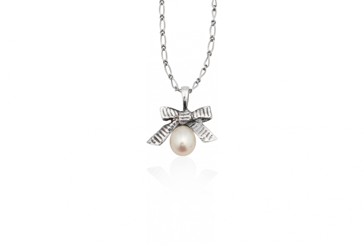 Petit Bow Pearl Pendant - Bow & Pearl (725x487), Png Download