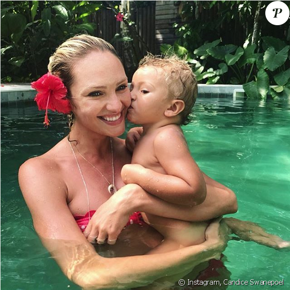 Candice Swanepoel Et Son Fils Anacã Au Brésil - Candice Swanepoel And Son (950x598), Png Download
