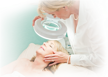 Welcome To Riskindoc - Magnifying Lamp Use Skin Analysis (451x339), Png Download