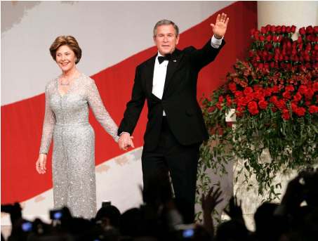 Laura And George W - George W Bush With Bible (608x342), Png Download