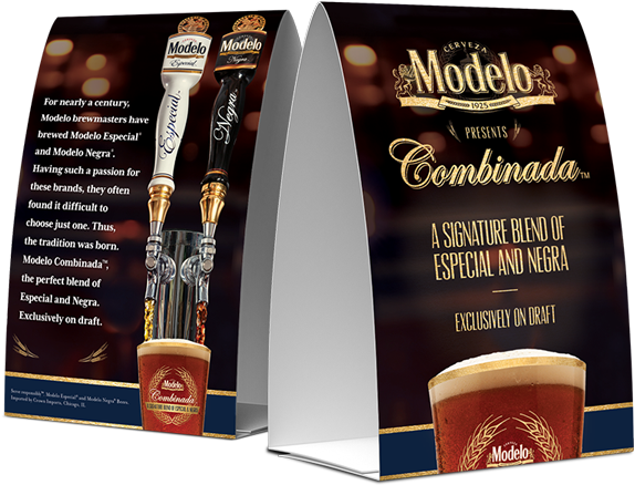 Tt Mockup Modelo (686x450), Png Download