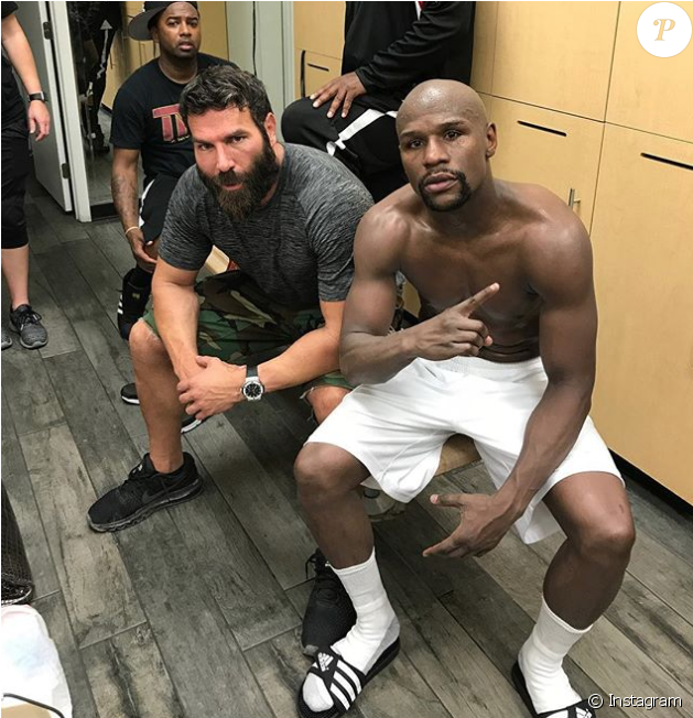 Dan Bilzerian Avec Floyd Mayweather En Juillet 2017, - Dan Bilzerian Money (950x651), Png Download