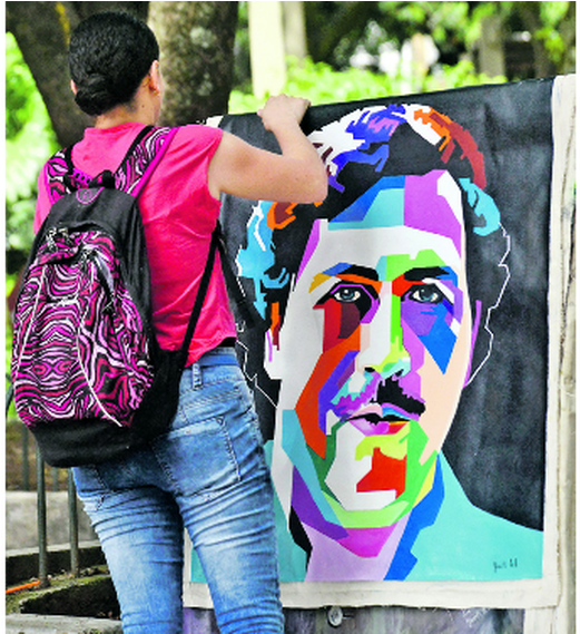 Pinturas Sobre Escobar En Un Parque En Medellín - Painting (667x375), Png Download