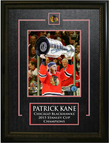 Patrick Kane Autographed 8" X 10" Hoisting Stanley - Patrick Kane With The Stanley Cup Game 6 Of The 2015 (500x500), Png Download