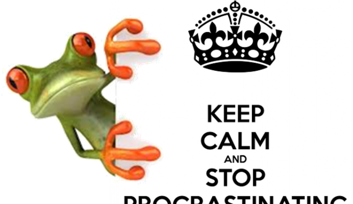 Keep Calm And Do Not Procrastinate - Chama Liga Que Eu Sou Tua Amiga (700x400), Png Download