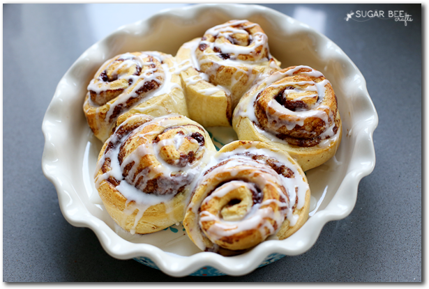Easy Peasy Cinnamon Rolls From A Can - Cinnamon Roll (648x432), Png Download