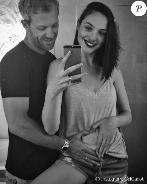 Gal Gadot Enceinte De Son Mari Yaron Versano, Annonce - Gal Gadot Yaron Varsano (950x586), Png Download