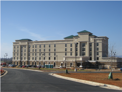 Hampton Inn & Suites - Courthouse (647x307), Png Download