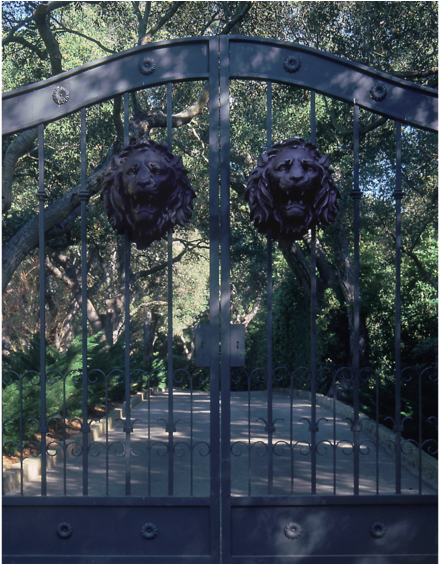 700 Lion Gates (1000x563), Png Download