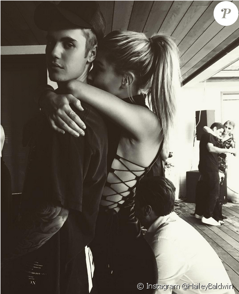 Justin Bieber, Très Proche De Hailey Baldwin, Lors - Hailey Baldwin Justin Bieber Timeline (950x590), Png Download