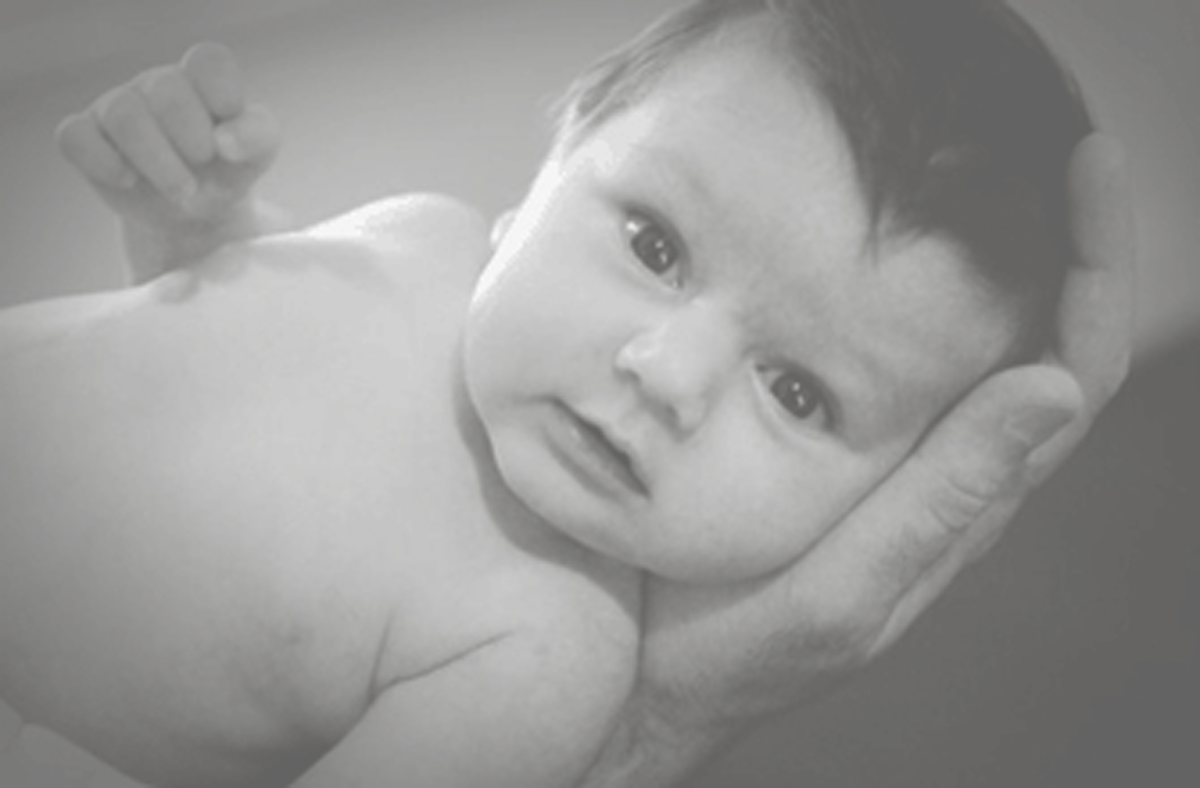 Bwnewbornhold1200 - Doula (1200x788), Png Download