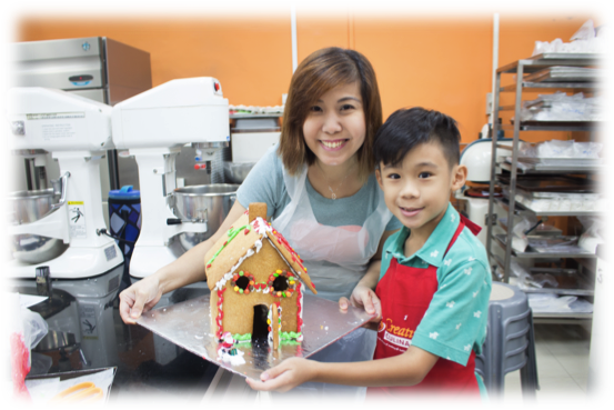 Bake Off Gingerbread House - Junior Bake-off – Parent & Child Christmas Gingerbread (553x369), Png Download