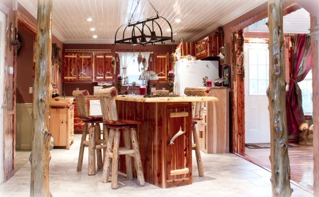 Red Cedar Kitchen Cabinets With Bar - Red Cedar Cabinets (655x406), Png Download