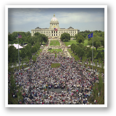 Wwii Veterans At The Minnesota Wwii Memorial Opening - Mn Ww2 Memorial (450x420), Png Download