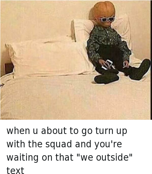 Ayy Lmao, Squad, And Texting - Alien Sitting On Bed (500x591), Png Download