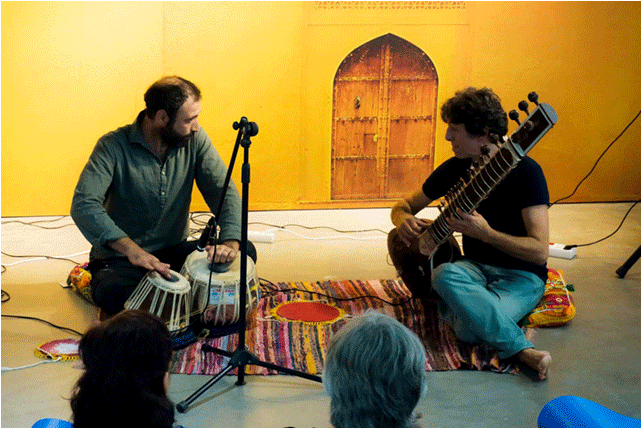 Concierto De Música Tradicional India - Music (640x640), Png Download