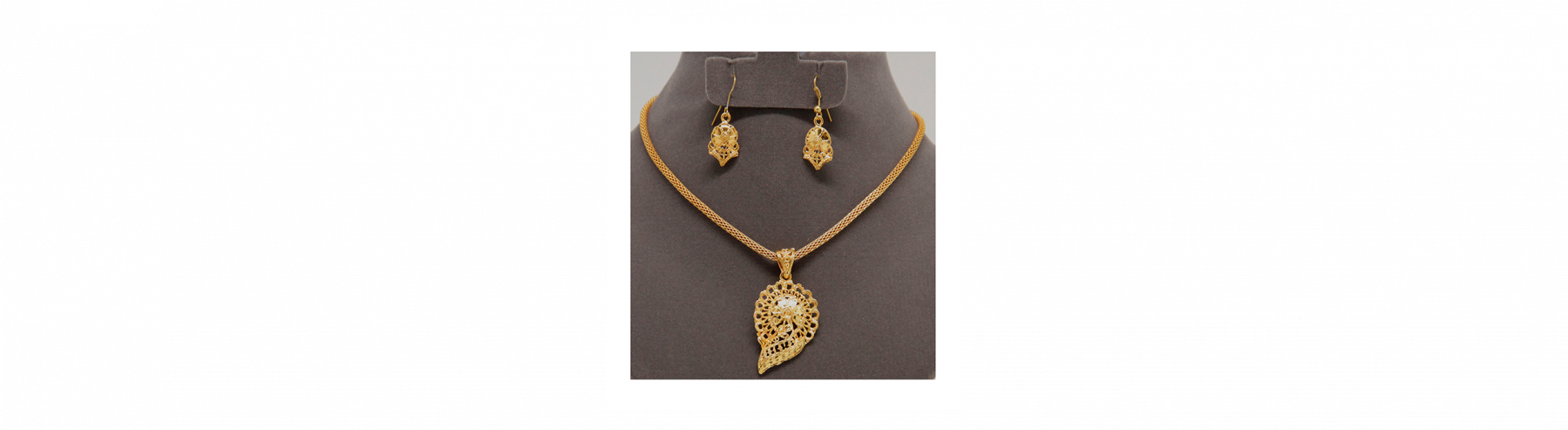 Swarnapriya 8 Set Jewel Collection With 3 Pearl Chain - Locket (1799x493), Png Download