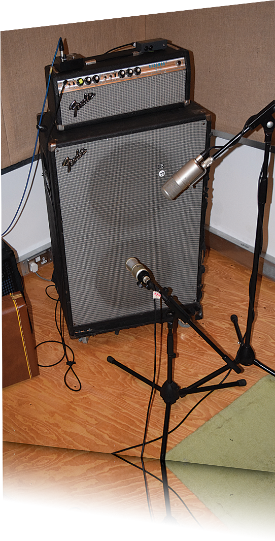 Ribbon Designs Can Sound Great On Bass But Are More - Micing A Bass Amp (542x1065), Png Download